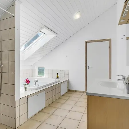 Lovely In With Kitchen בית נופש