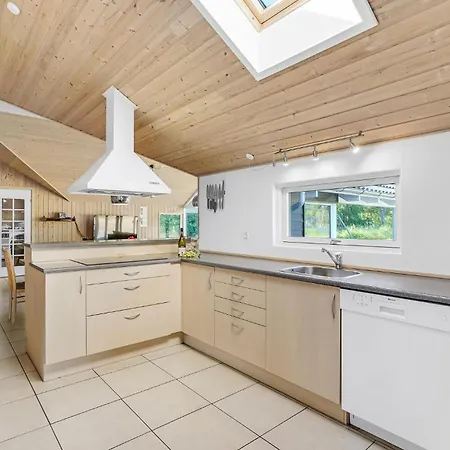 Lovely In With Kitchen בית נופש