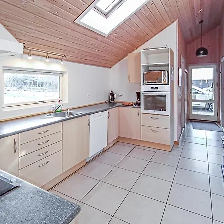 Lovely In With Kitchen בית נופש *